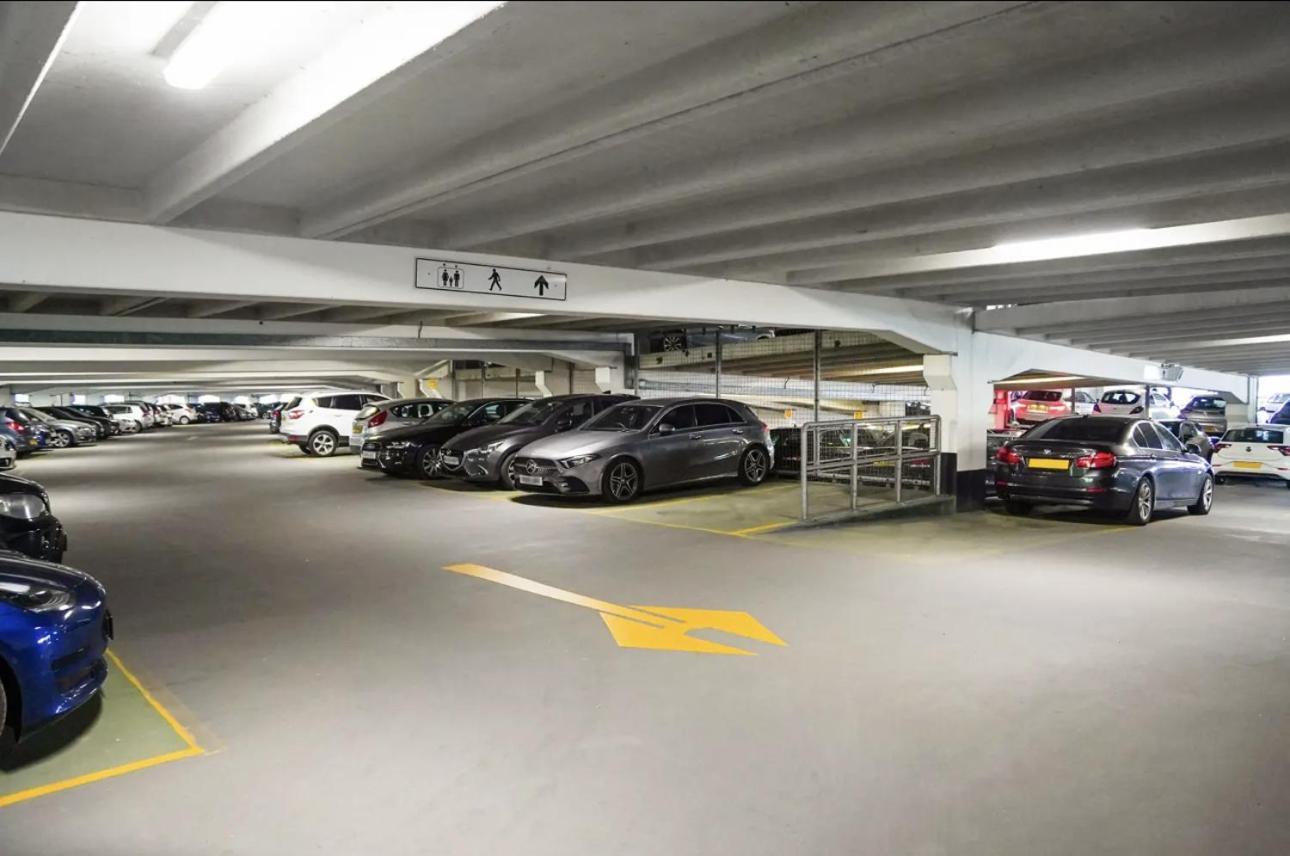 Deluxe City Apt, Beautiful River View,Free Parking No Balcony Leeds  Exteriér fotografie